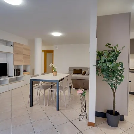 Apartment Centro - 3 Letto & Balcone Privato