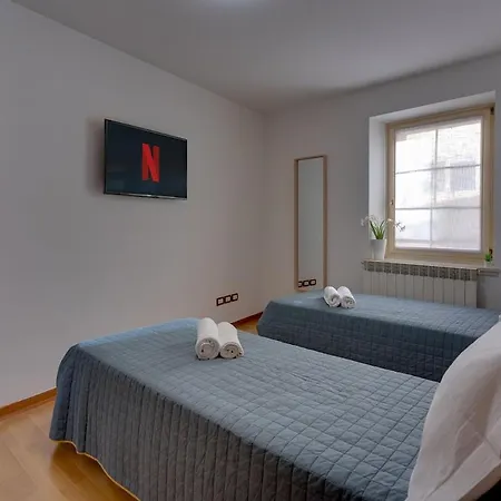 Centro - 3 Letto & Balcone Privato *